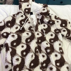 Cozy zip up. Worn once or twice.Very warm